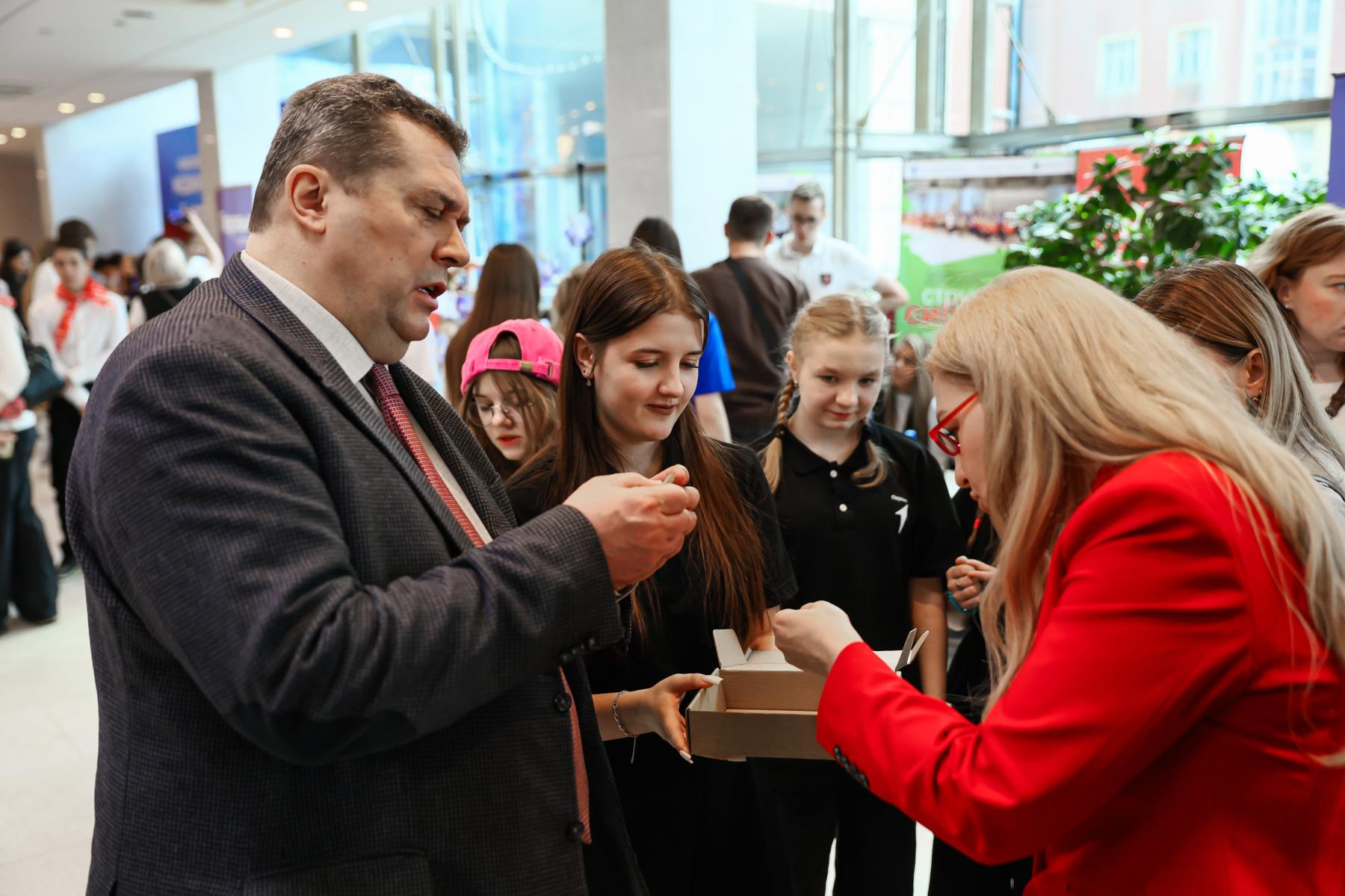Фото Соловьёв, Савочкин, Никишева: звездные гости собрали на форуме в Новосибирске свыше тысячи человек – 100 ярких кадров 69